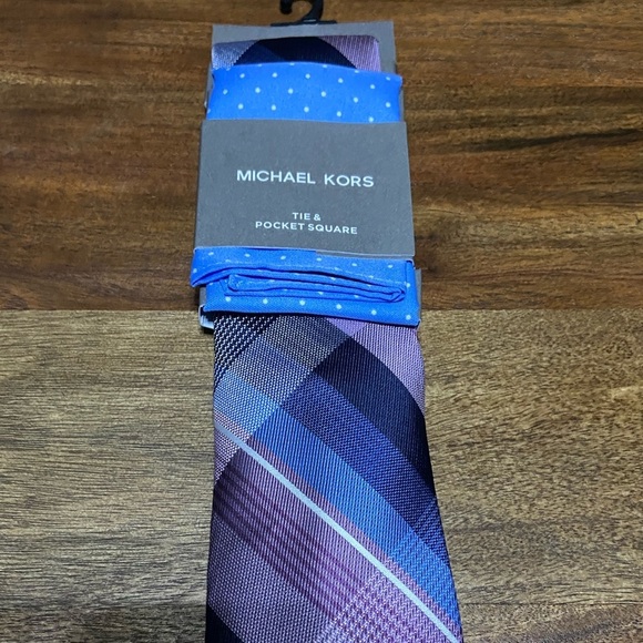 MICHAEL KORS TIE & POCKET SQUARE SET - Picture 5 of 10